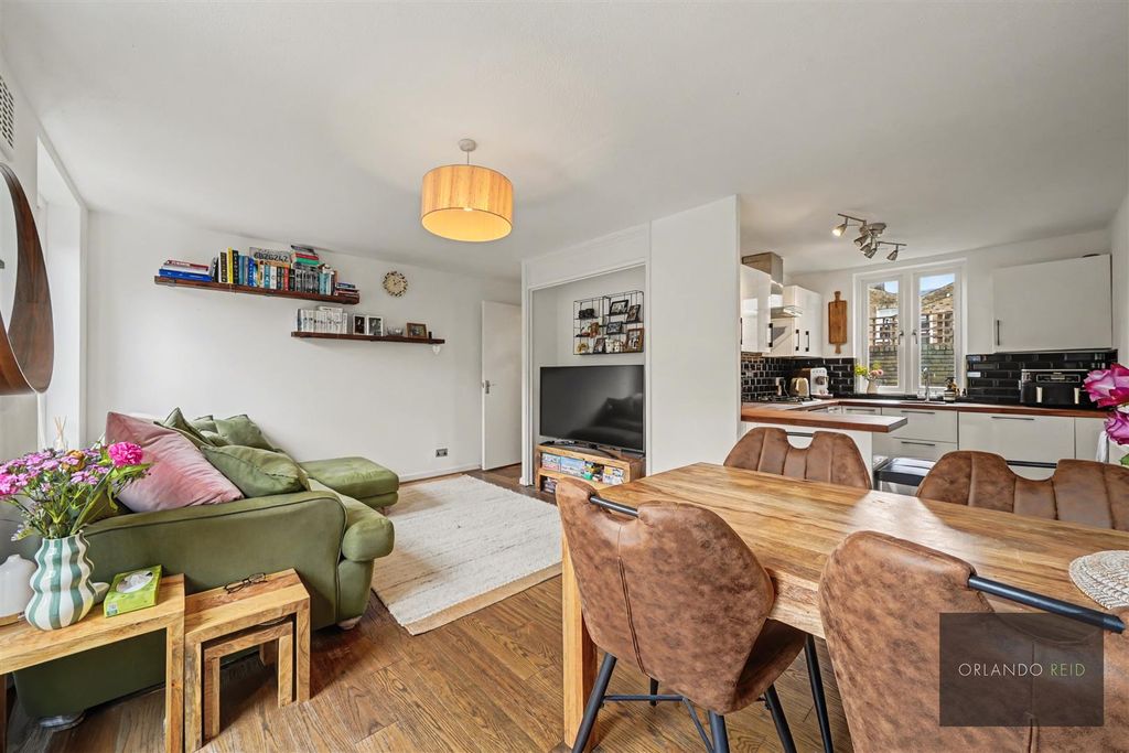 Property photo 1 of 11 13 Bobbin Close Sw4 0Ll-12.Jpg