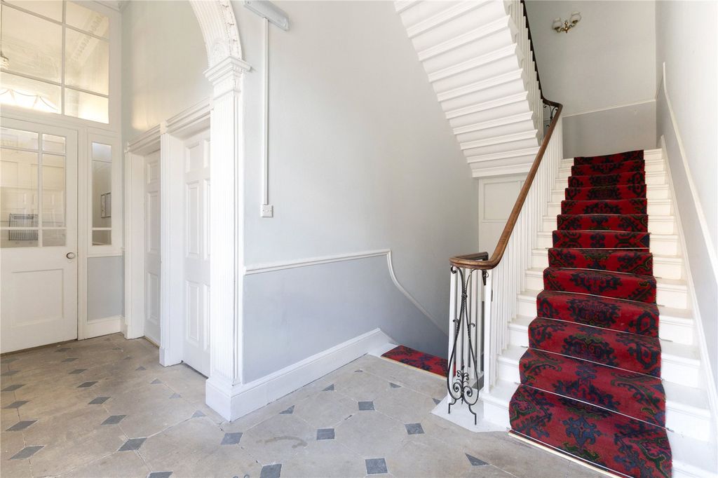 Property photo 3 of 14 Communal Hallway