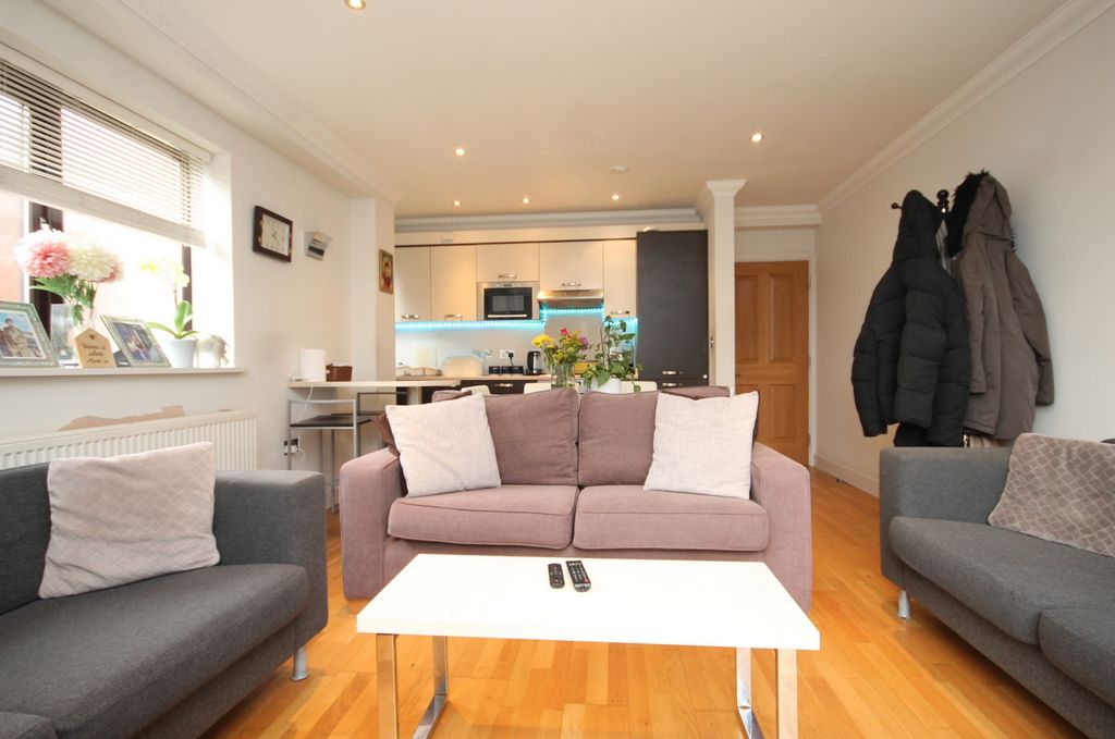 Property photo 3 of 11 Reception