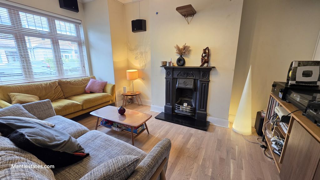 Property photo 1 of 17 2 Bed Terraced House For Sale Falkland Avenue, New Southgate N11