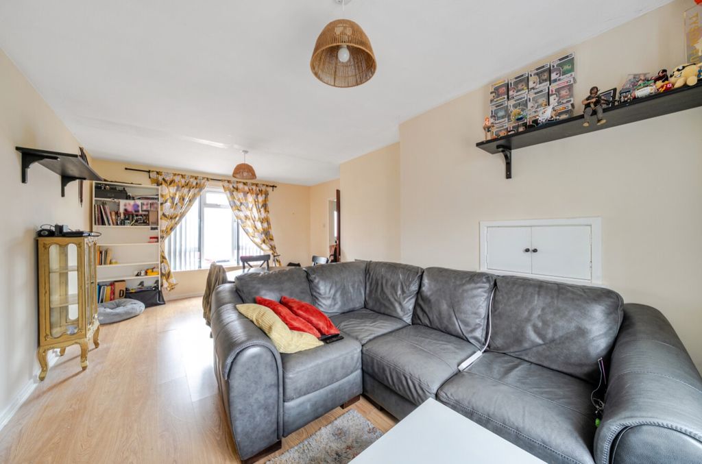 Property photo 2 of 18 1364896-7-68Ecc3d958385