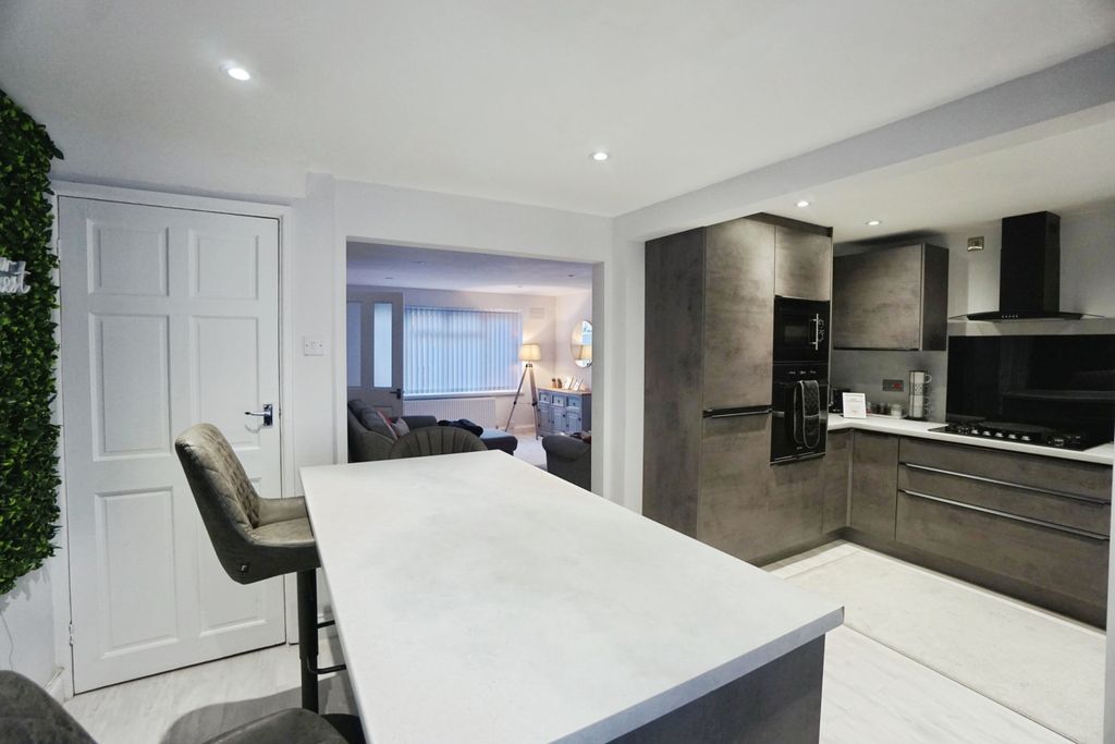 Property photo 2 of 14 Kitchen