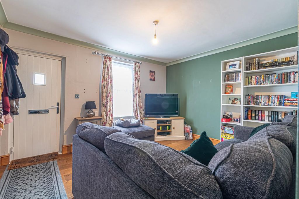 Property photo 2 of 9