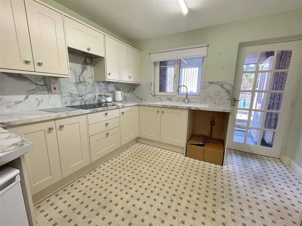 Property photo 2 of 27 Kitchen