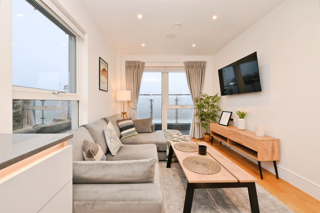 Property photo 3 of 18