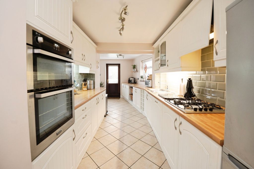 Property photo 3 of 18 Pbox-Img.Jpg