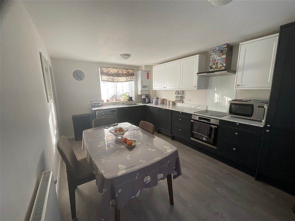 Property photo 2 of 8 Kitchen