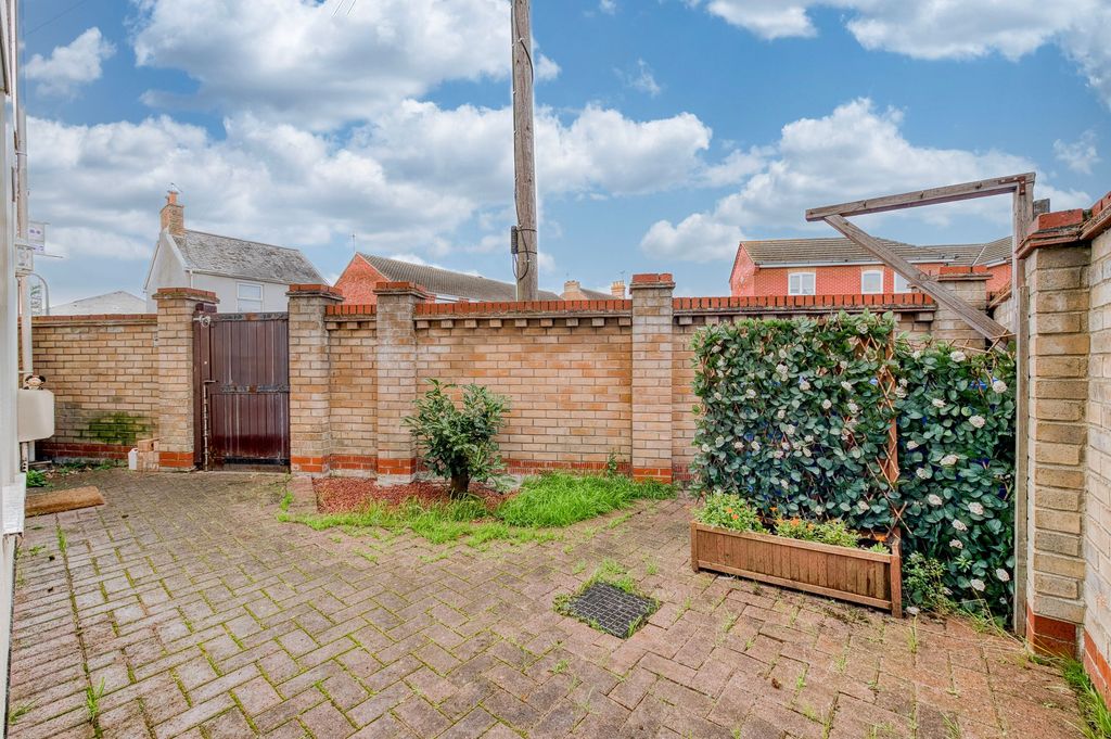 Additional image 13 of 3 bed flat for saleSt. Georges Road, Pakefield NR33