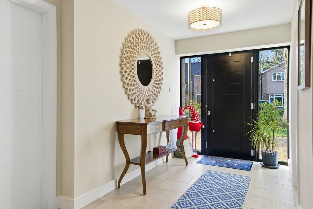 Property photo 3 of 33