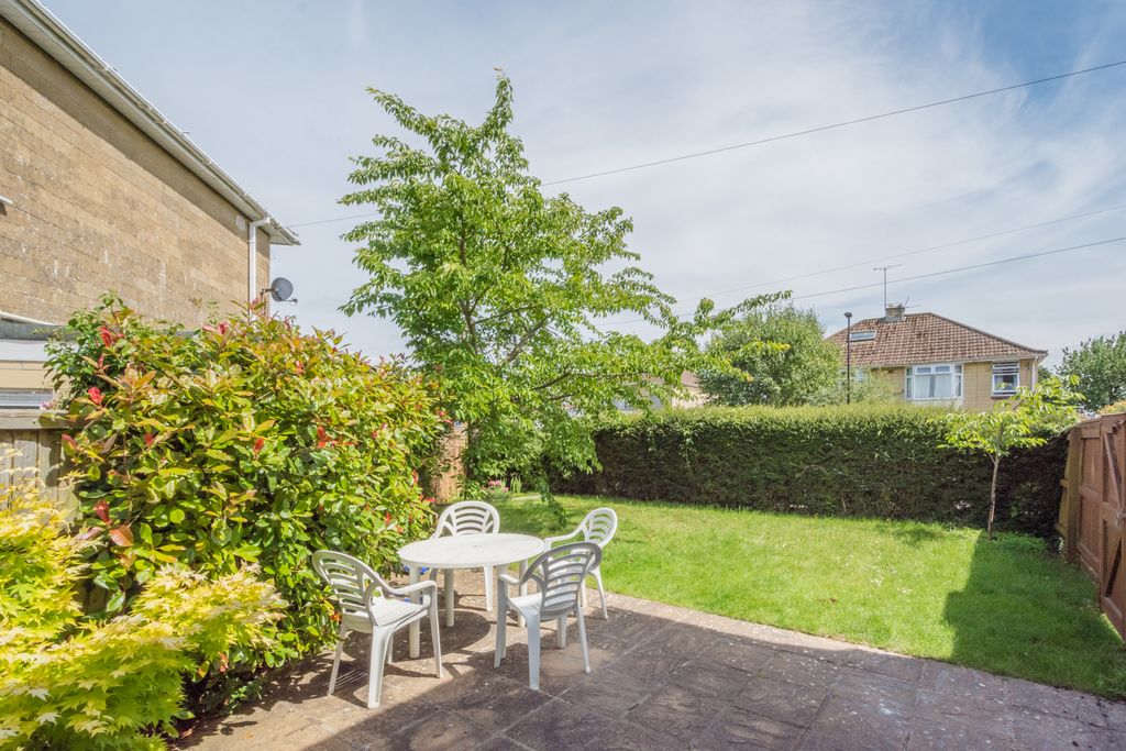 Property photo 3 of 16 26 Westerleigh Road (15 Of 18)