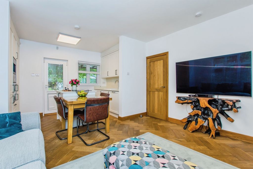 Property photo 2 of 27 Lounge Area