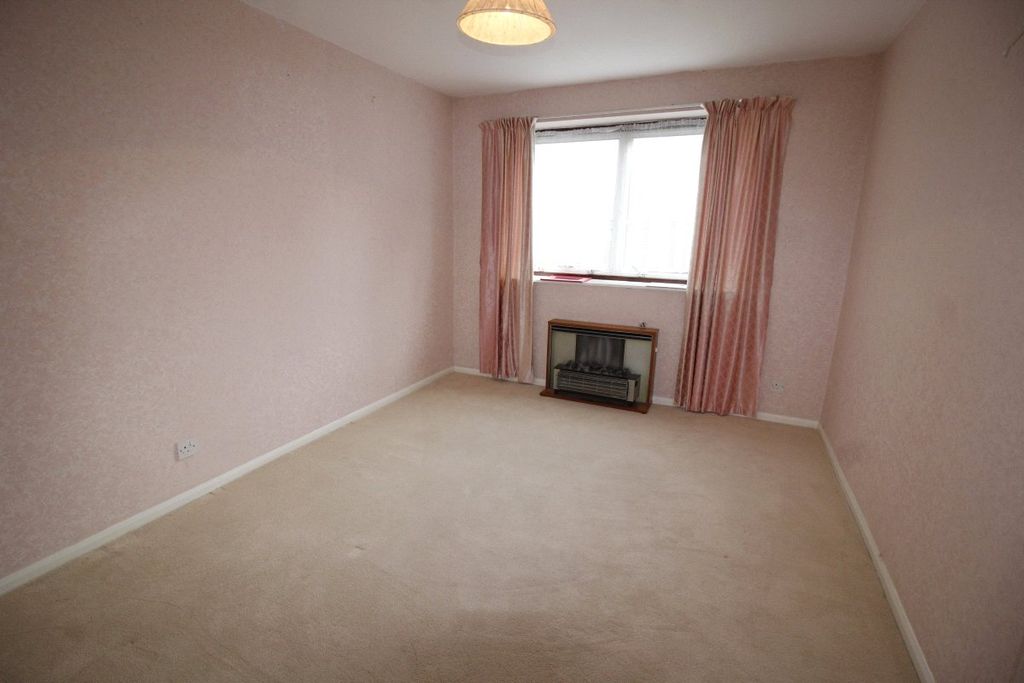 Property photo 2 of 8 Bedroom