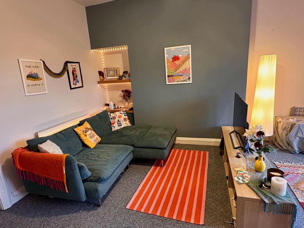 Property photo 3 of 14 Living Room