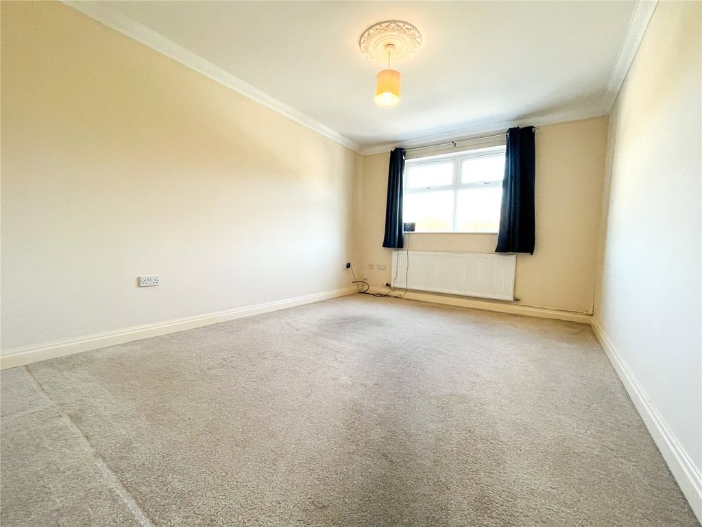 Property photo 3 of 11 Lounge