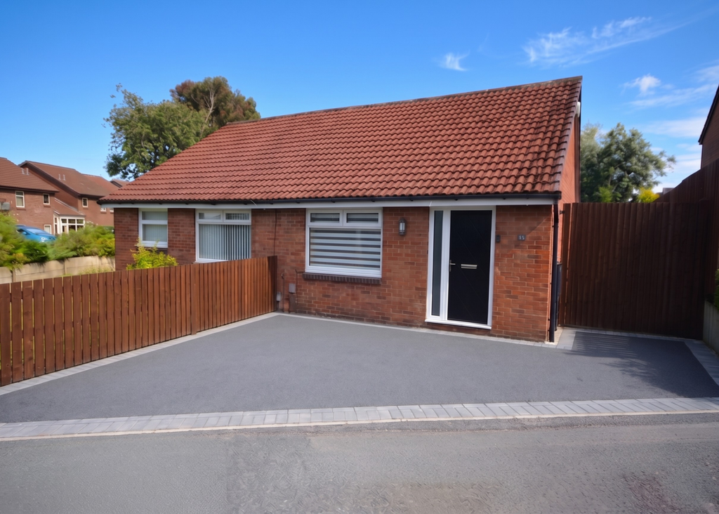 Property photo 1 of 10 Exeter Avenue, Radcliffe, M26