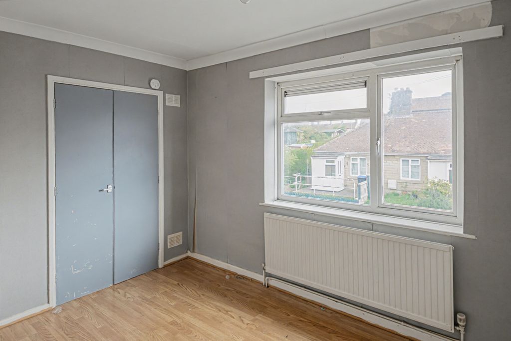 Property photo 2 of 17 19 Westmead Terrace, Chippenham, Wiltshire, Sn15 3Du