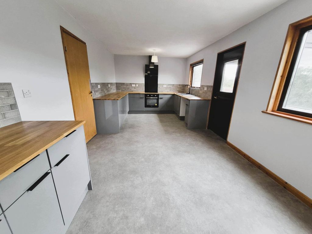 Property photo 2 of 30