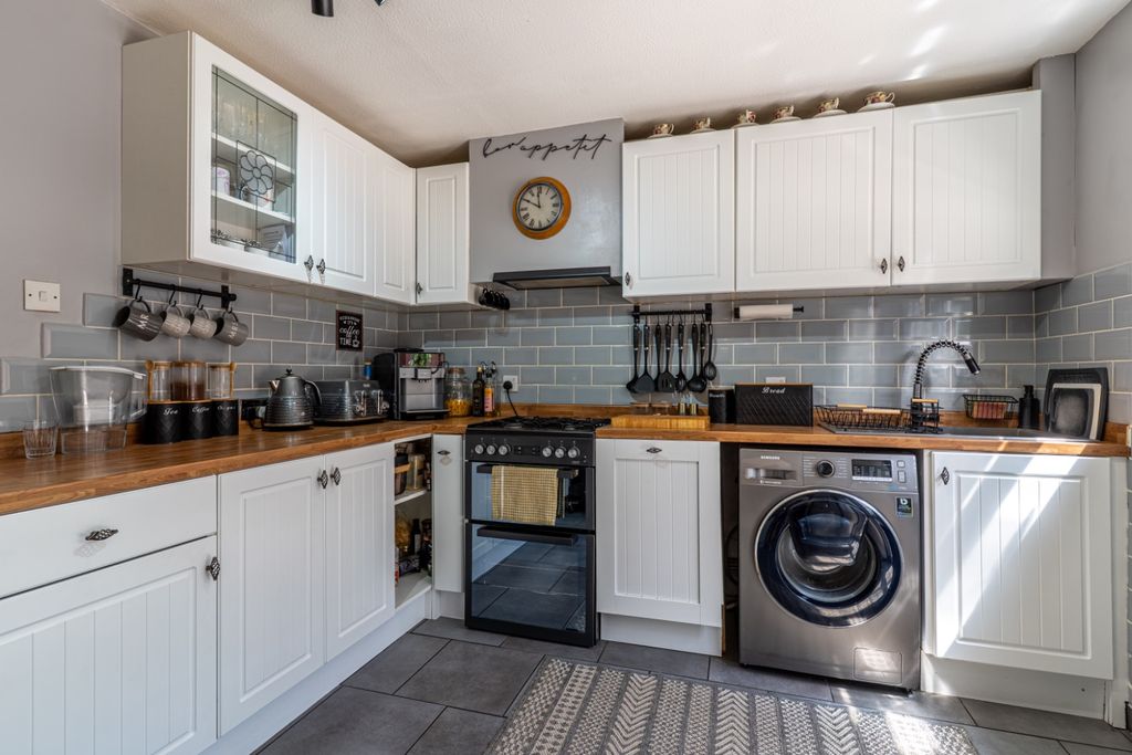 Property photo 2 of 27 5270963