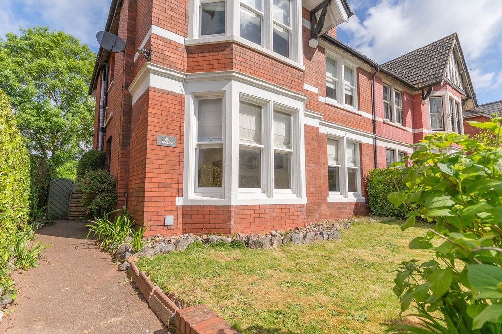 Property photo 2 of 40