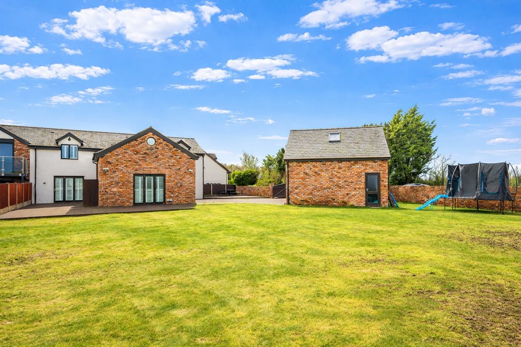 Property photo 3 of 22 Picture No. 31