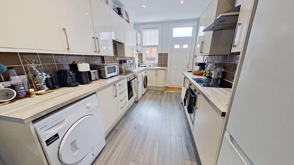 Property photo 3 of 13 Estcourt-Avenue-11142025_112847