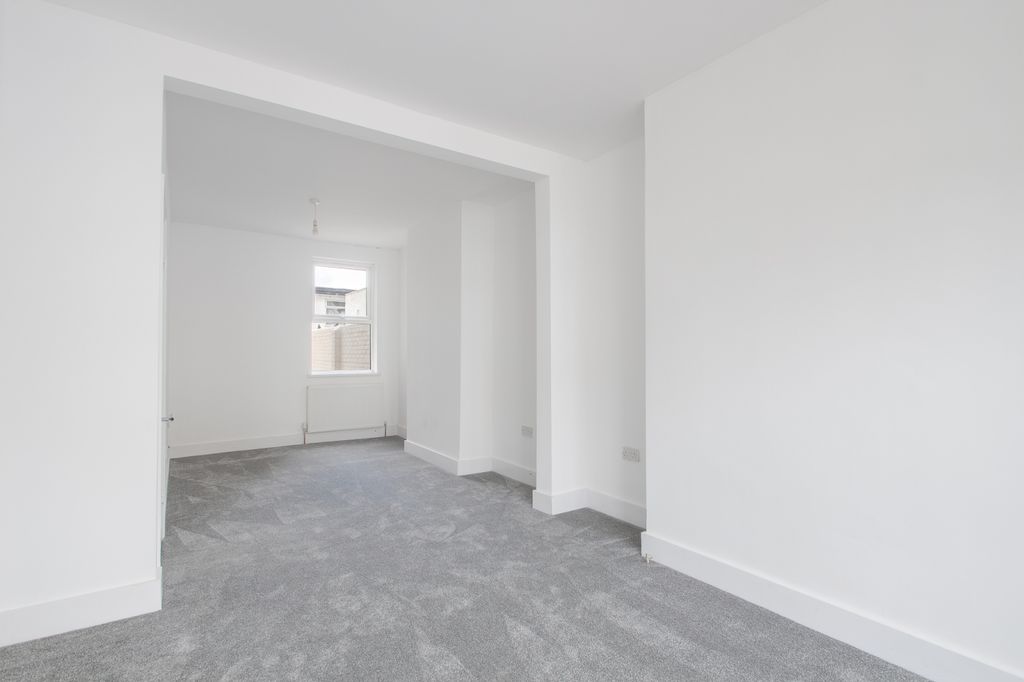 Property photo 3 of 13 Gallery