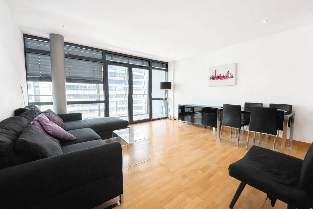 Property photo 2 of 12 Lounge