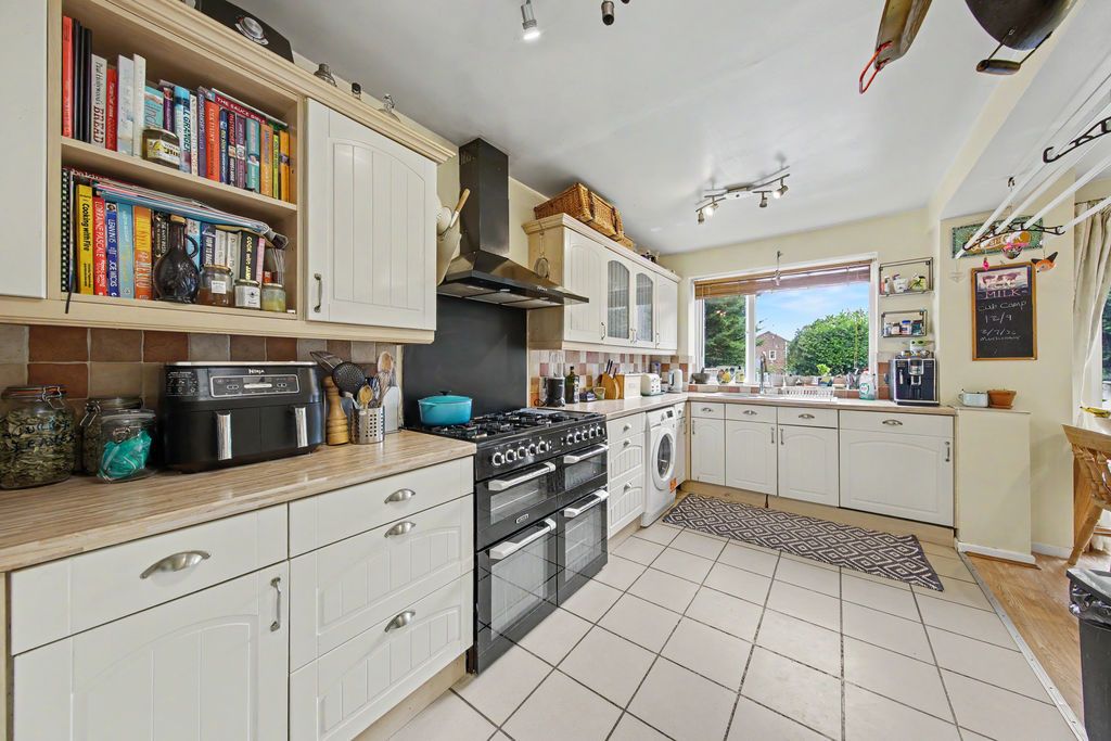 Property photo 3 of 40 Kitchen