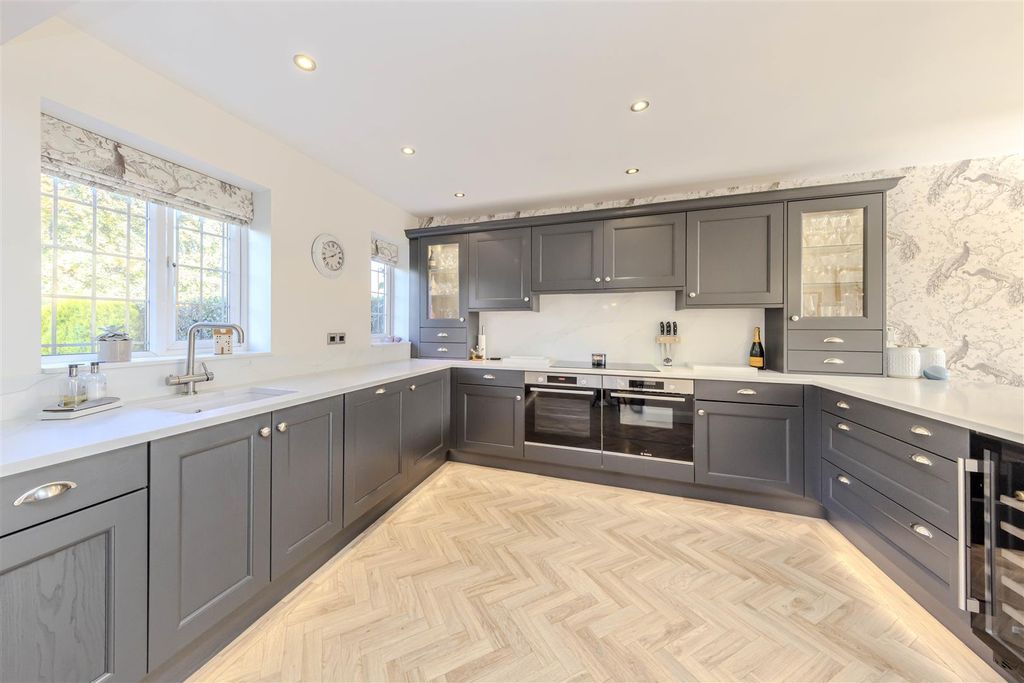 Property photo 2 of 46 Kitchen Area