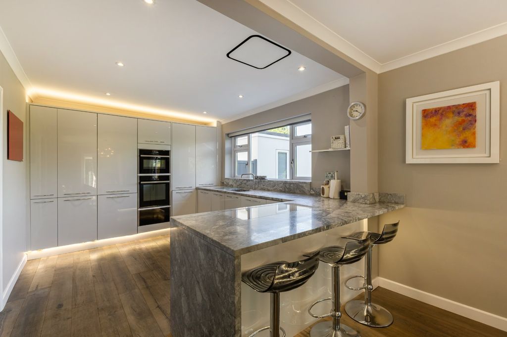 Property photo 3 of 19 Kitchen