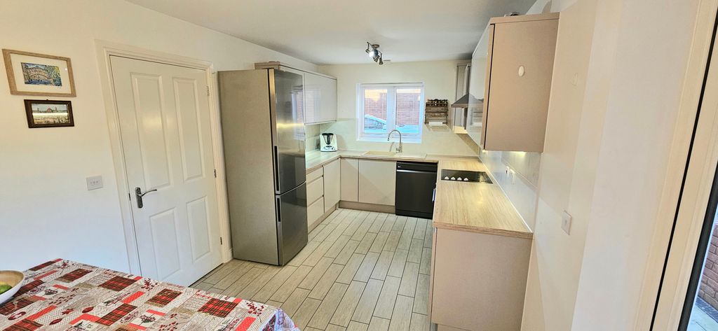 Property photo 2 of 17