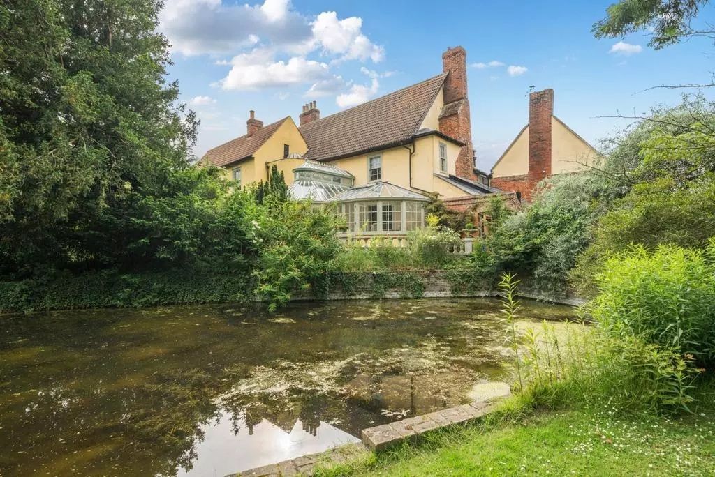 Property photo 1 of 48