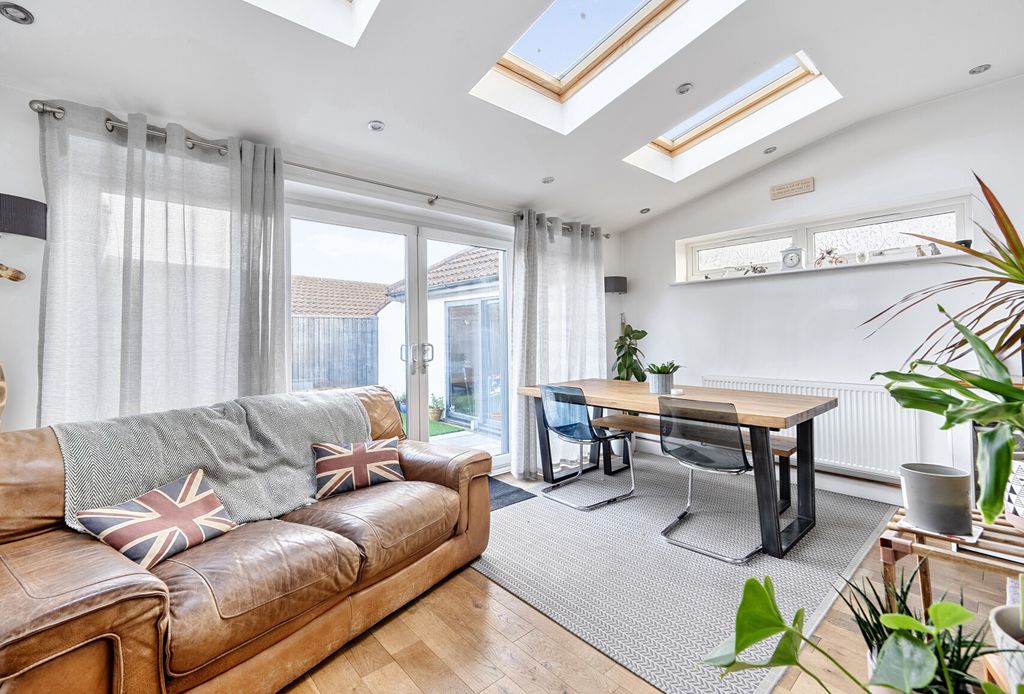 Property photo 3 of 17 Picture 3