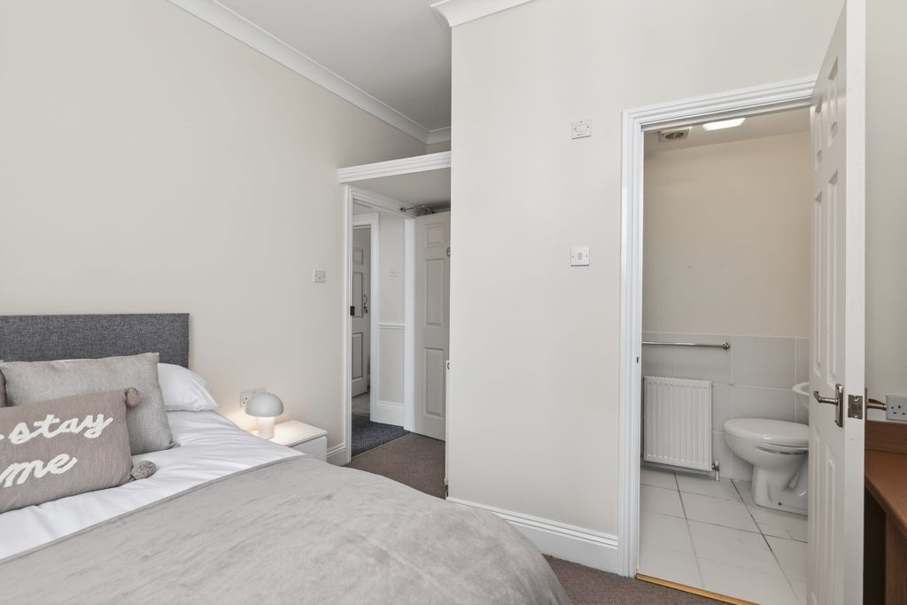 Property photo 1 of 7 0041