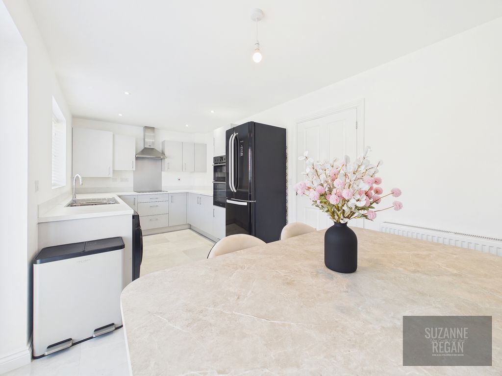 Property photo 2 of 19 Cam05192G0-Pr0277-Still007