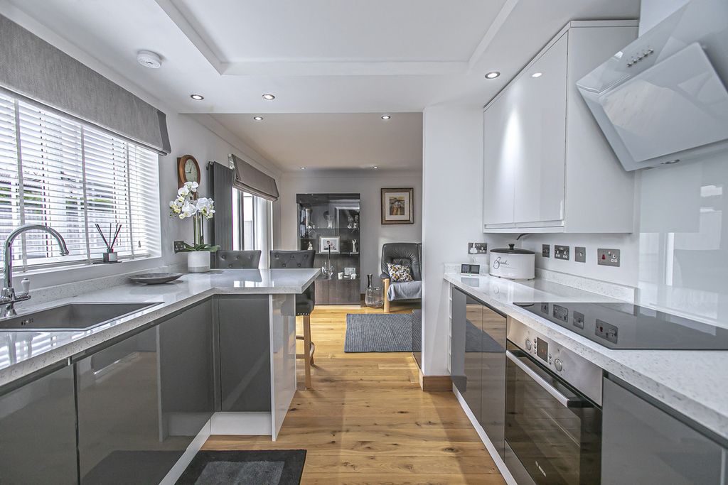 Property photo 3 of 24