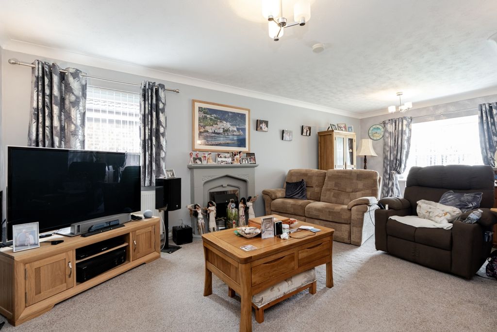 Property photo 2 of 19 02