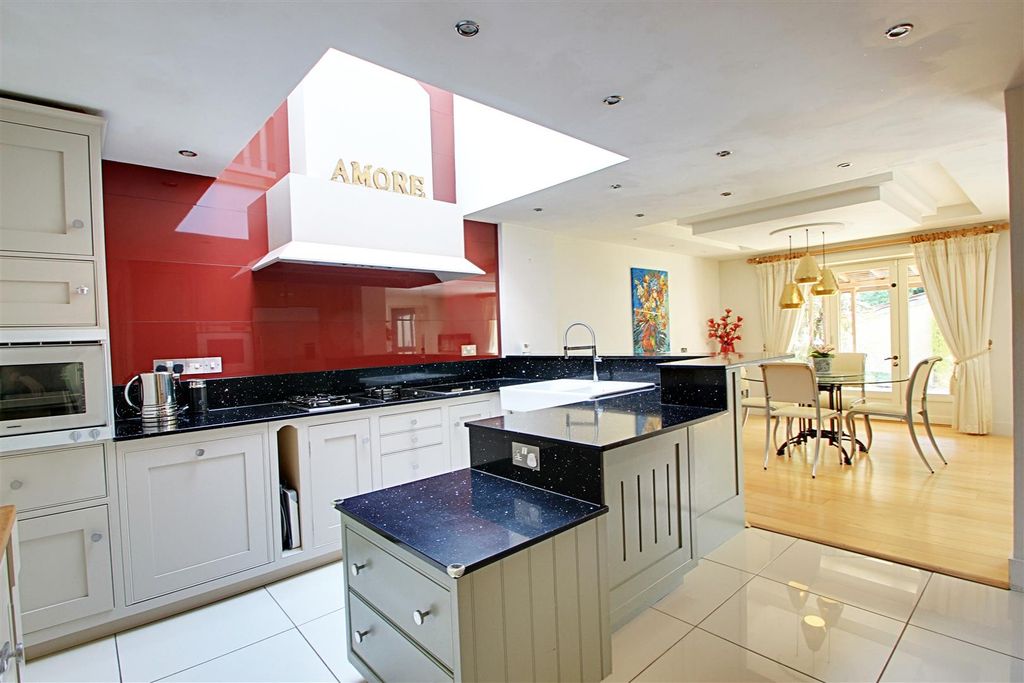 Property photo 2 of 37 Kitchen Diner.Jpg