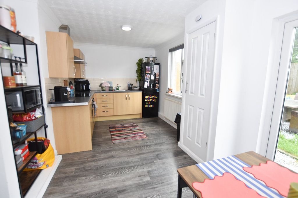 Property photo 3 of 9 Kitchen Dining Room