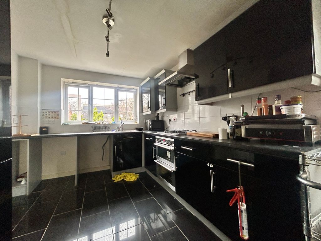 Property photo 2 of 17 Image