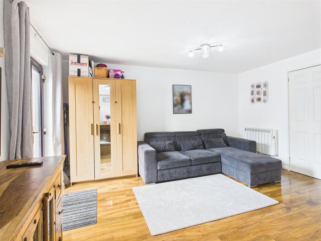 Property photo 2 of 11 Picture No. 13