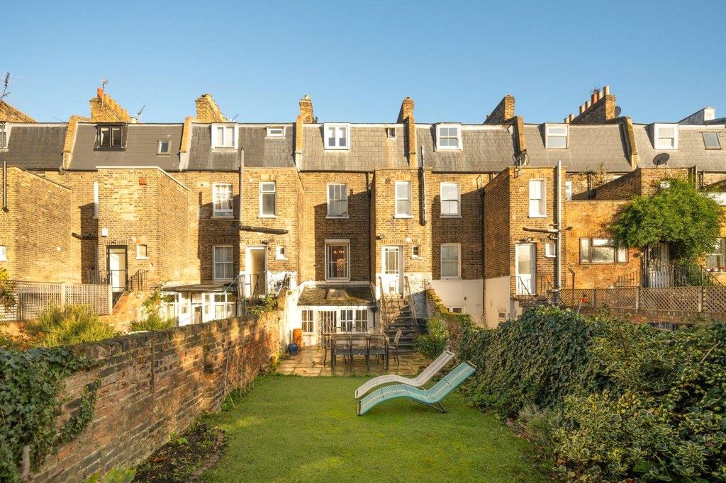 Property photo 2 of 17 Garden