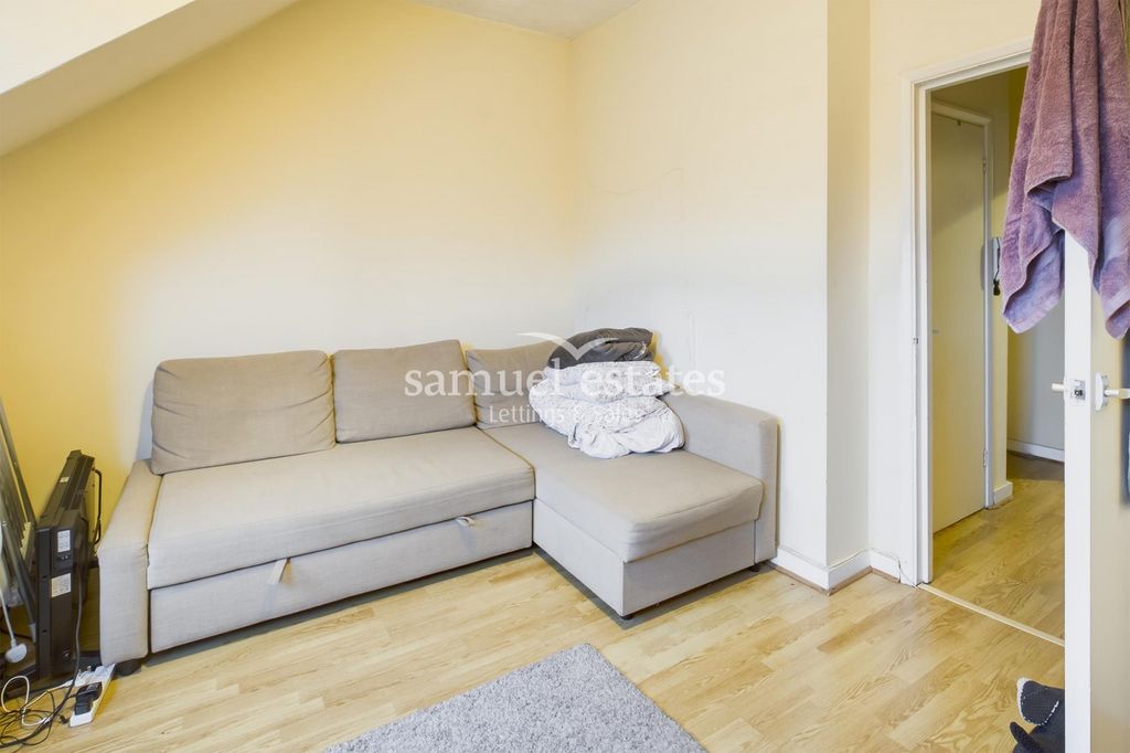 Property photo 1 of 7 Living Room