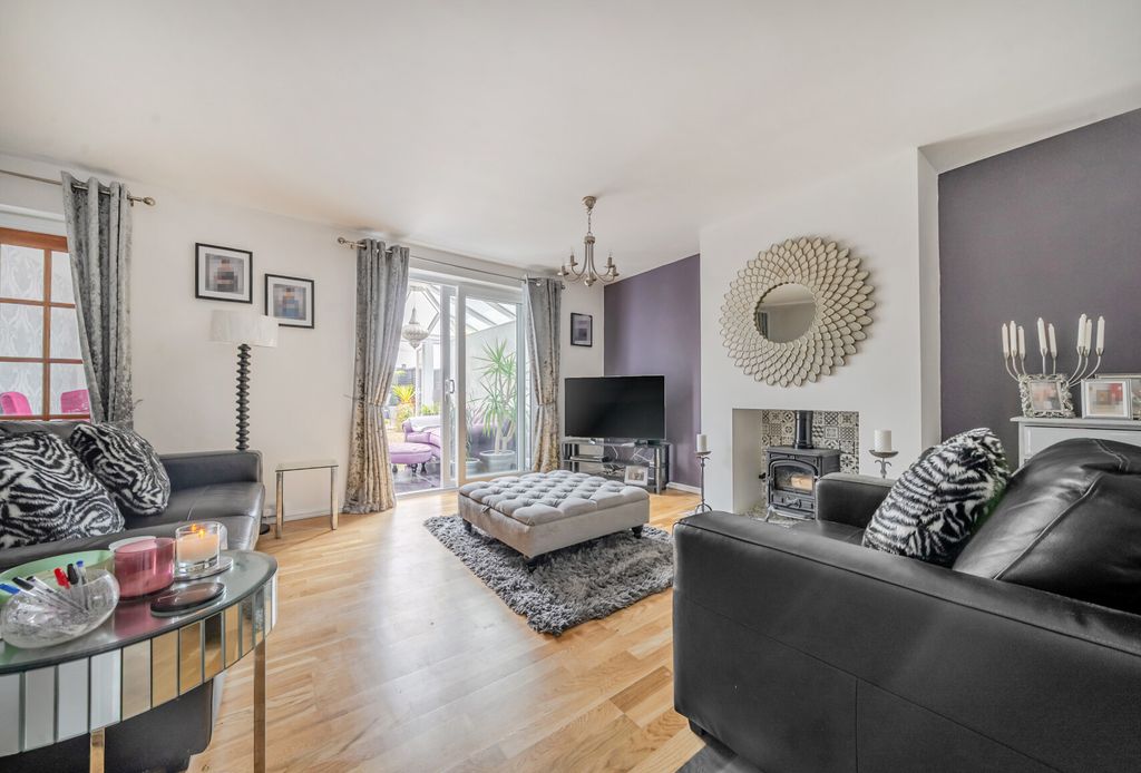 Property photo 3 of 16 1360004-6-68d67E1...