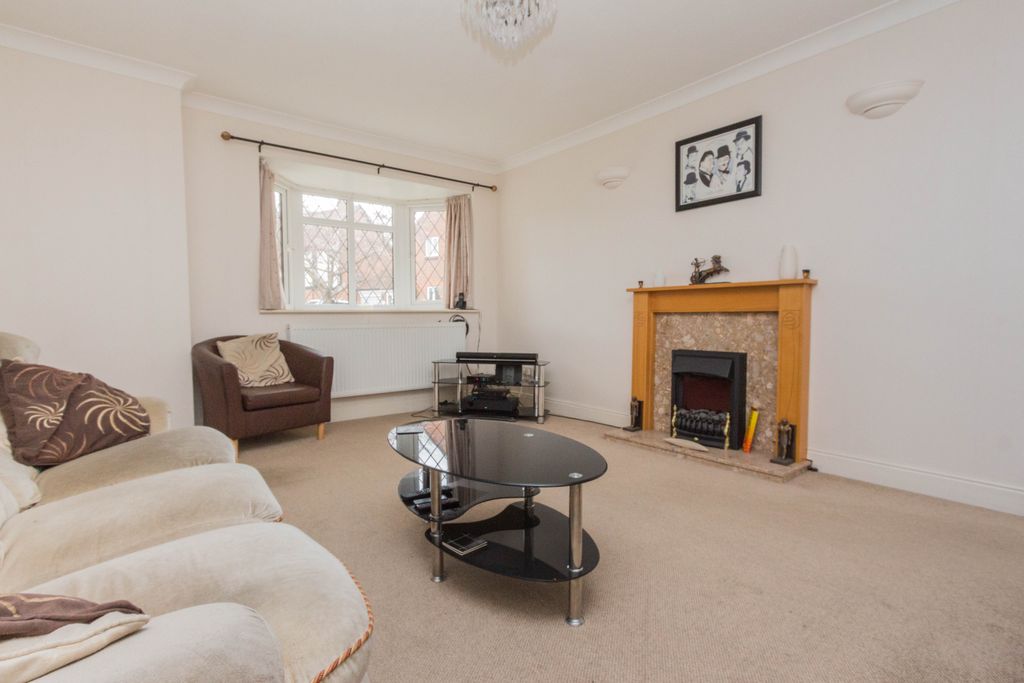 Property photo 3 of 10 Lounge