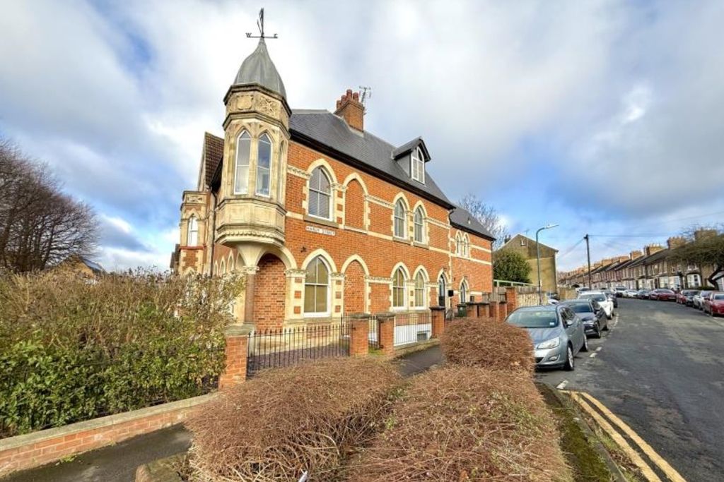 Property photo 1 of 6