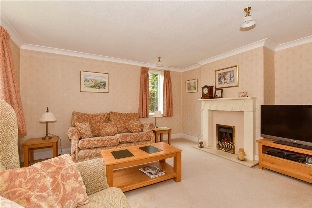 Property photo 2 of 13 Lounge