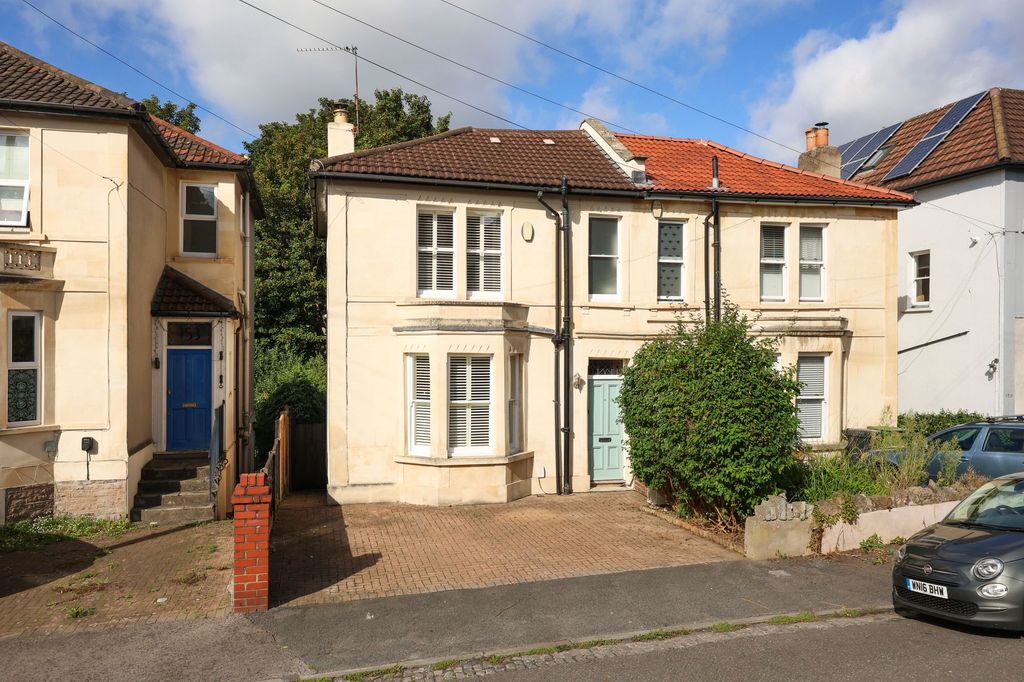 Property photo 1 of 27