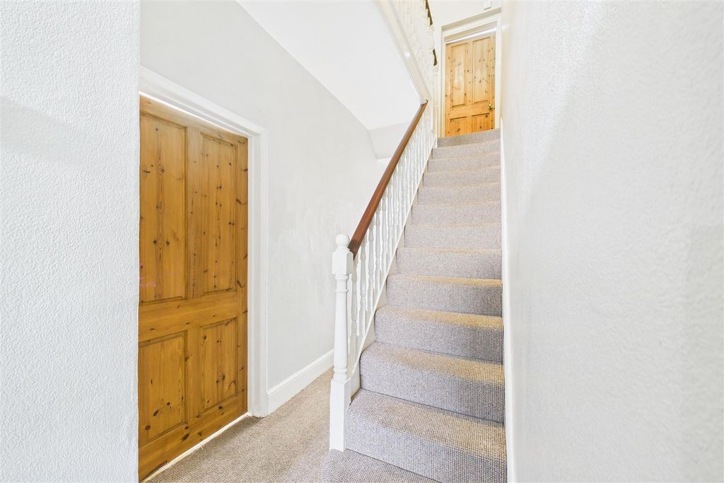 Property photo 3 of 29 29 Queen Victoria Road Westbury Park, Bristol, Bs6