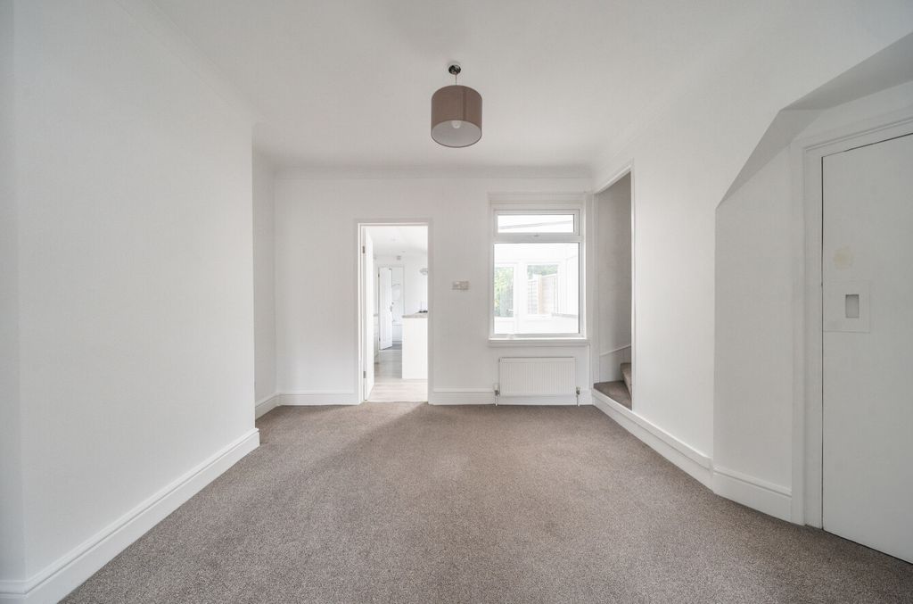 Property photo 2 of 13 1456182-27-6A020F...